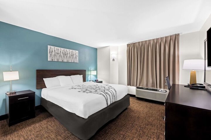Standard | King Bed (5 of 12)
