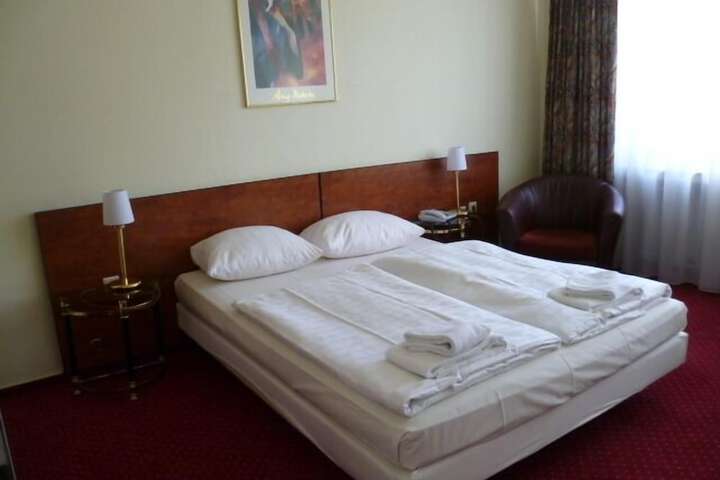 Room 6 of 37