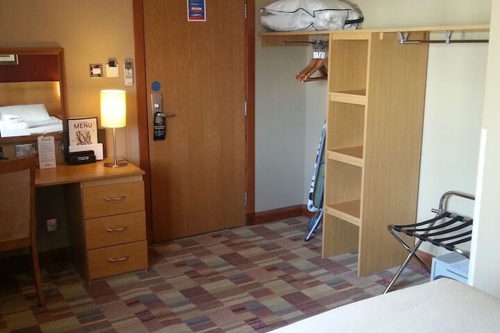 Room 4 of 32