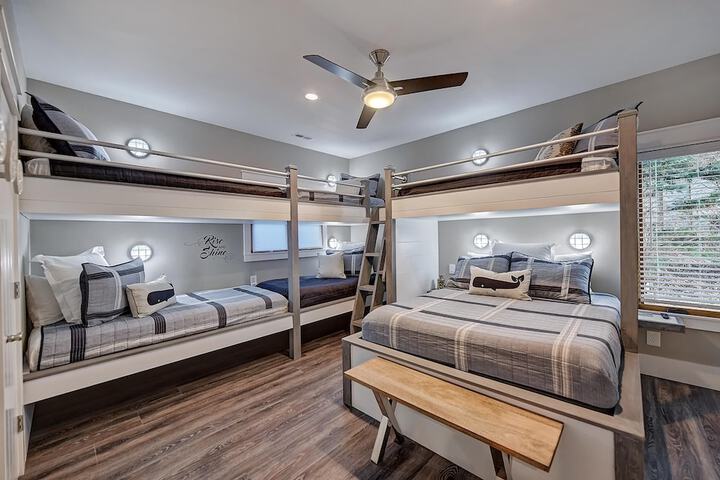 Room 7 of 35