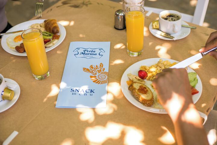Breakfast/Coffee Service 116 of 151