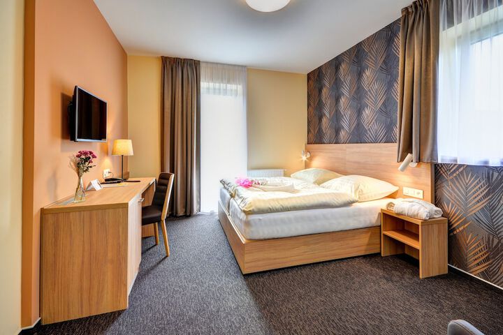 Room 3 of 91