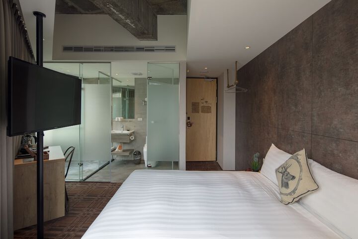 Room 62 of 76