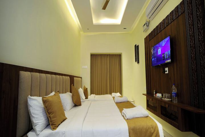 Room 12 of 53