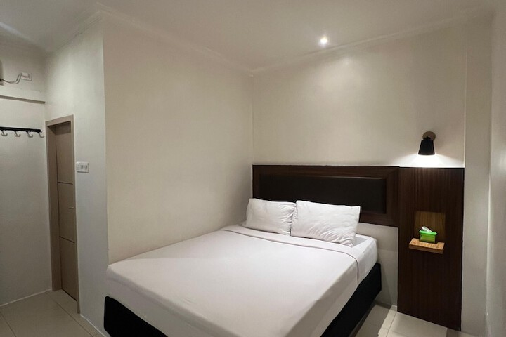 Room 5 of 20