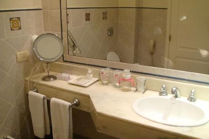 Room 12 of 29