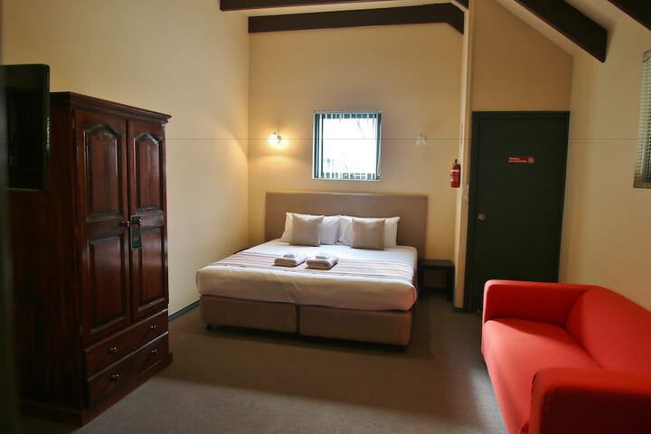 Room 5 of 41
