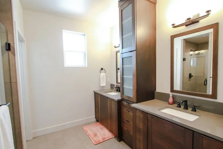 Room 4 of 18