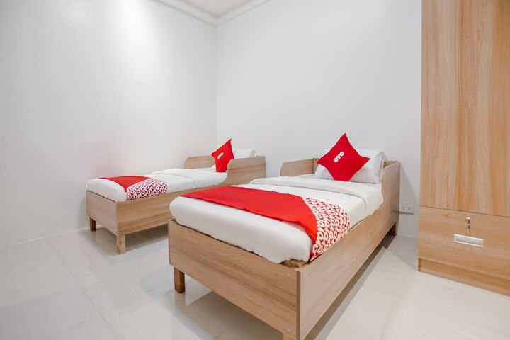 Room 2 of 32