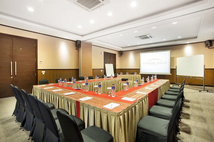 Ballroom/Hall 49 of 60