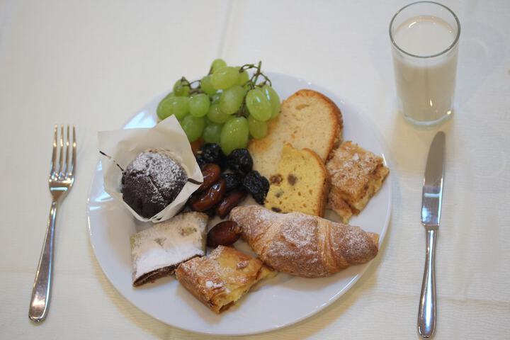 Breakfast/Coffee Service 218 of 253