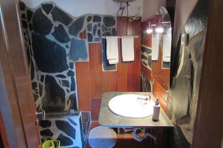 Room 33 of 70