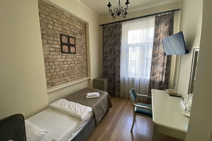 Room 68 of 272