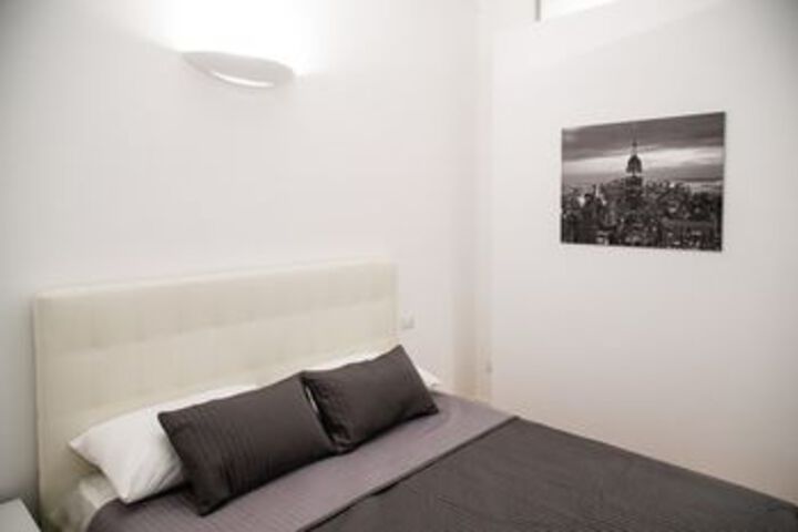 Room 6 of 25