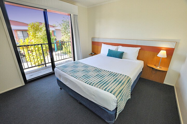 Room 2 of 40
