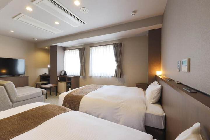 Room 10 of 40