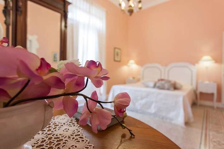 Room 2 of 27