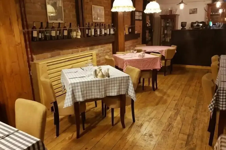 Dining 11 of 12