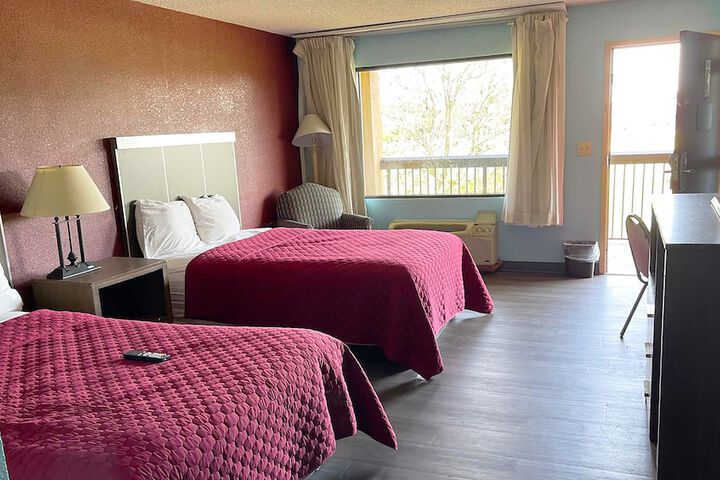 2 Double Beds (1 of 14)