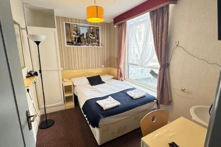 Warwick Road Rooms