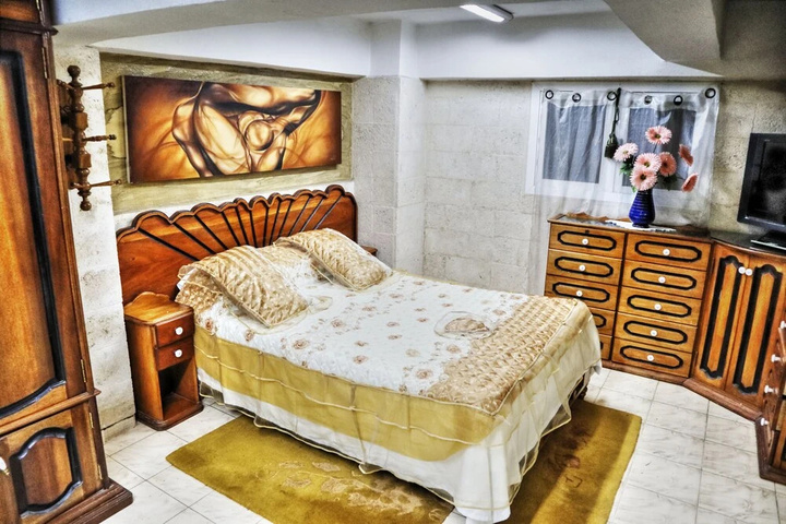 Room 3 of 17