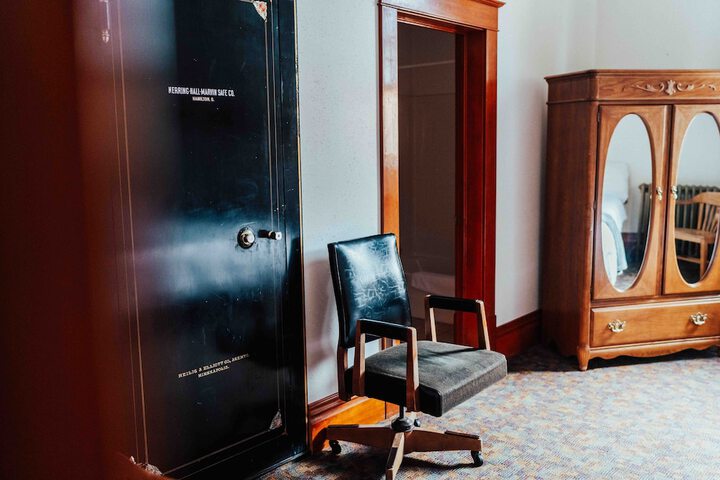 Room 21 of 82