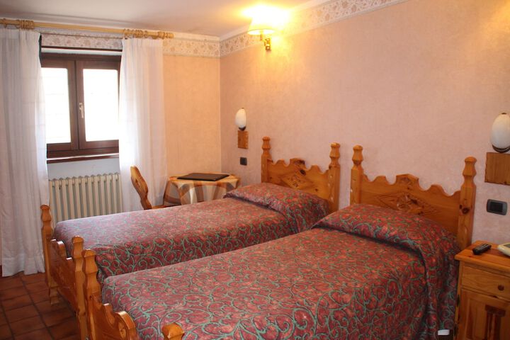 Room 11 of 40