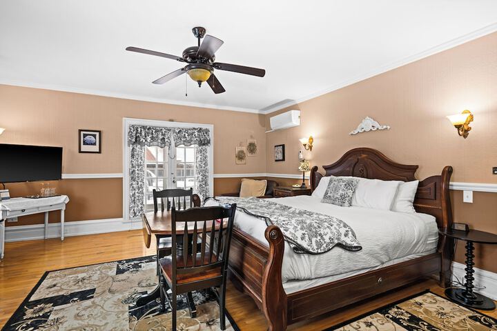 Room 36 of 62
