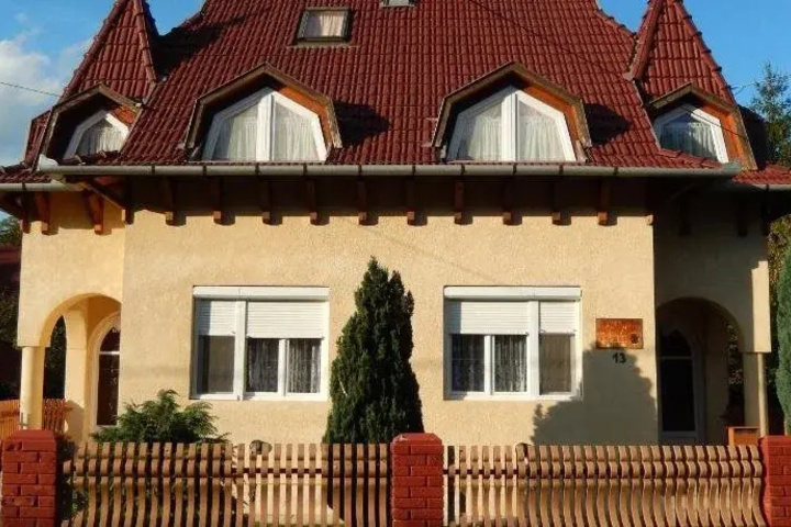 Henrietta Apartmanház