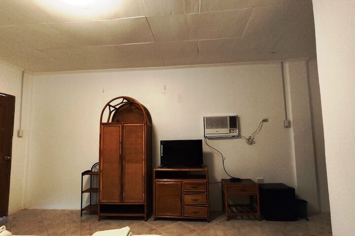 Room 6 of 42