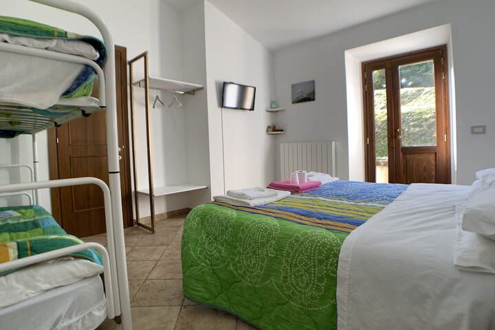 Room 6 of 34