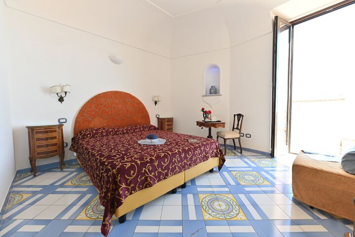 Room 5 of 28