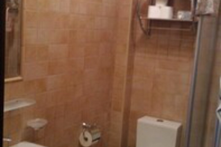 Room 4 of 15