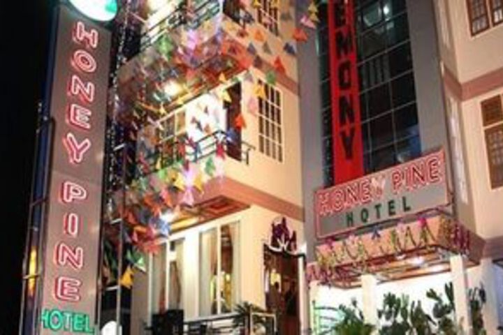 Honey Pine Hotel