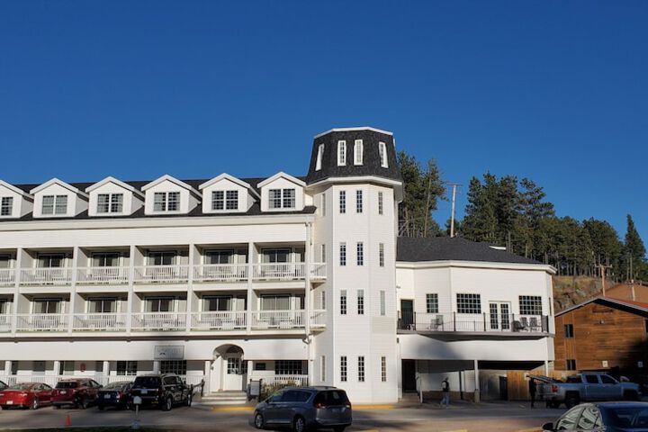 Hotel 74 of 79