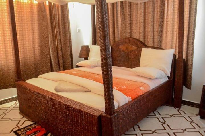Room 2 of 5