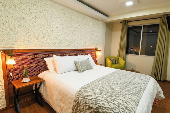 Room 5 of 12