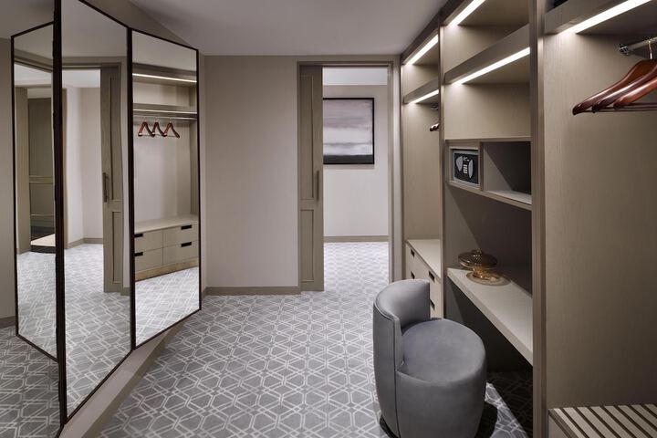 Room 38 of 153