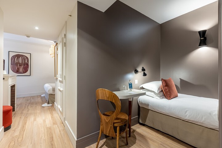 Room 8 of 30