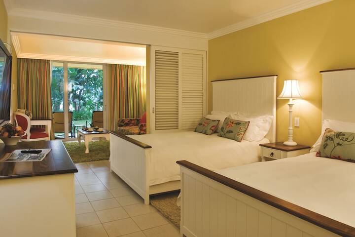 Room 4 of 65