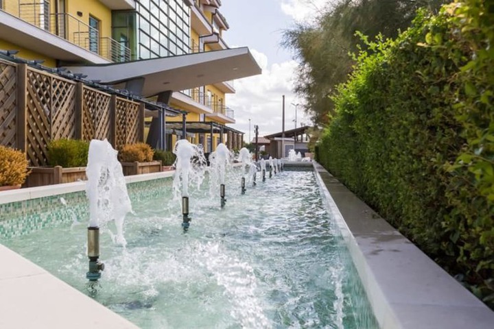 Hotel Exterior 106 of 114