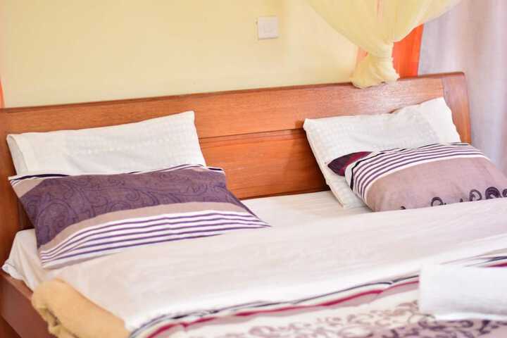 Room 6 of 28