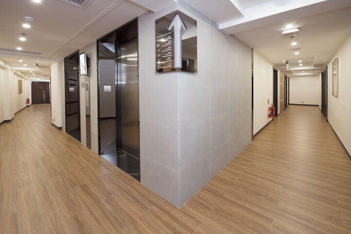 Ballroom/Hall 15 of 21