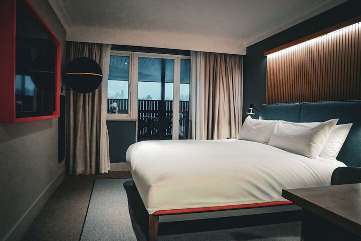Room 7 of 42