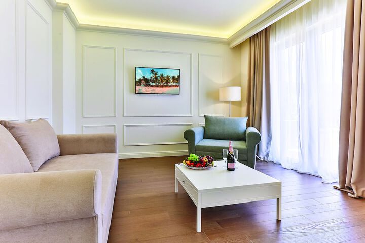 Room 8 of 20