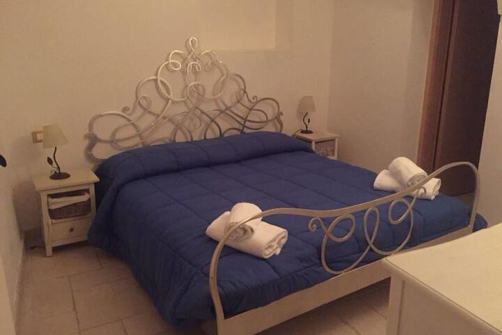 Room 33 of 100