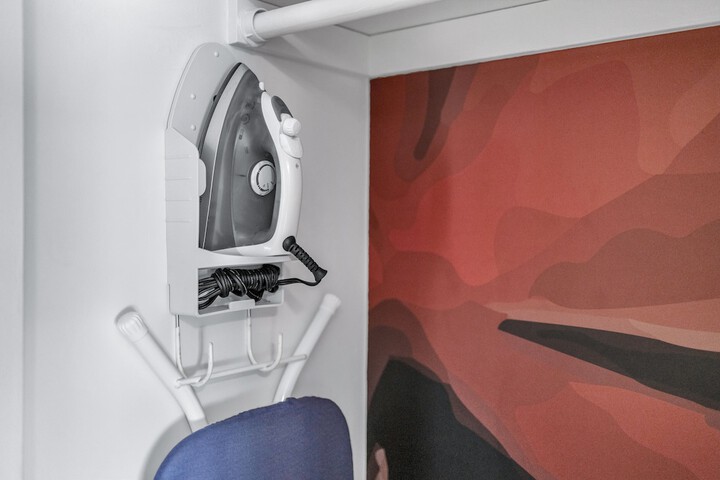 Iron/ironing board