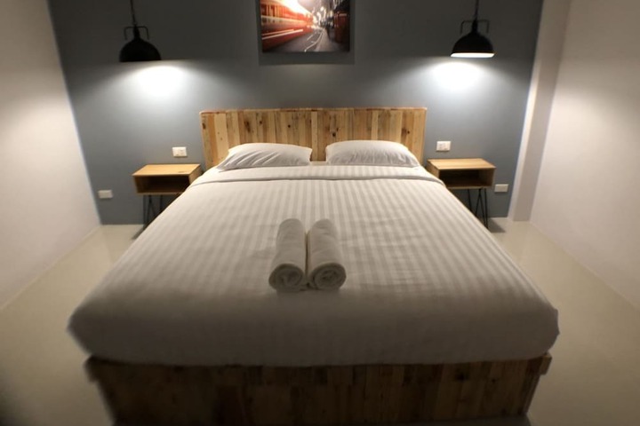 Room 5 of 6