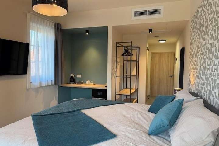 Room 9 of 37