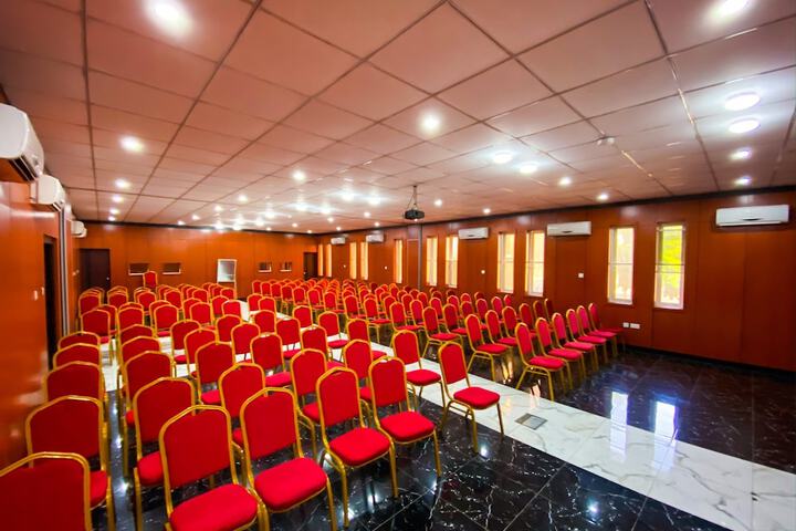 Ballroom/Hall 29 of 31